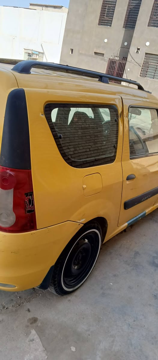 سلام عليكم رينو لوكان موديل 10 بلاديه رقم بغداد مشروع وطني سنويته ل26 مصفر هيئه وغرامات مداور ثاني يوم كهربائيات كله شغاله سنتر لوك شغال سعر 47 وبيه مجال مكاني نجف ***********
