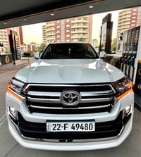 لاندكروزر وايت اديشن • محرك V6 • ٩٢٠٠٠ كم