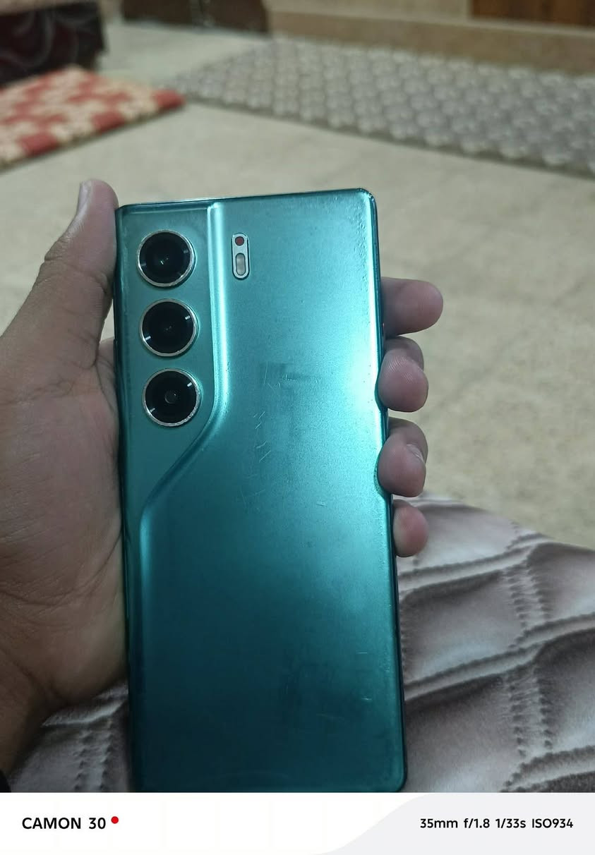 تكنو كامون 40 برو

رام 16

ذاكرة 265
الجهاز نضيف حيل

كلو اصلي الجهاز ابد ما وصل مصلح

السعر 280 بي مجال بسيط
***********
