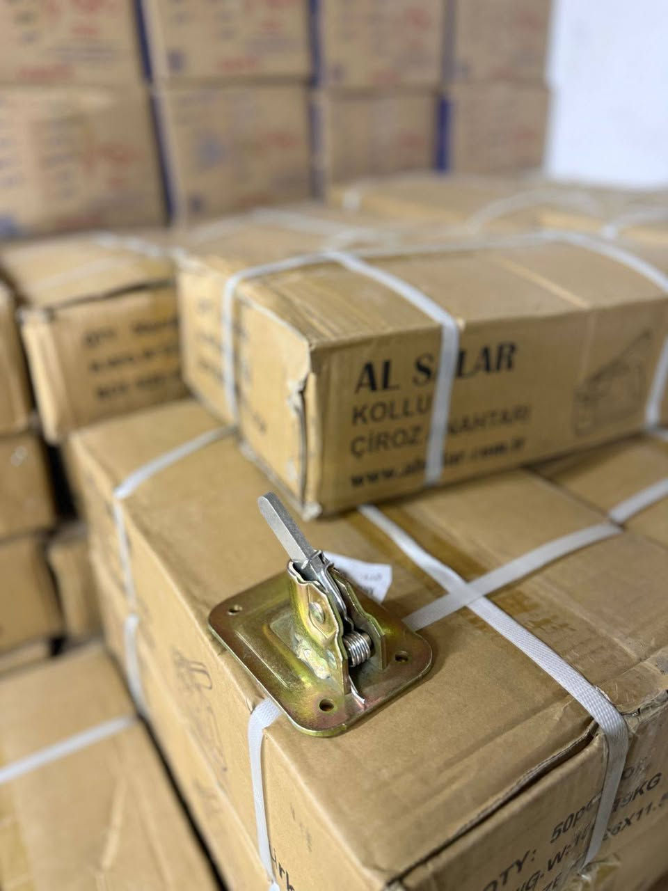 عصفور تركي ذهبي 🥇ثقيل كارتون ٥٠  قطعة
متوفر توصيل 🚚جميع محافظات العراق

سن خشن عصفور ثقيل
للحجز : ***********
