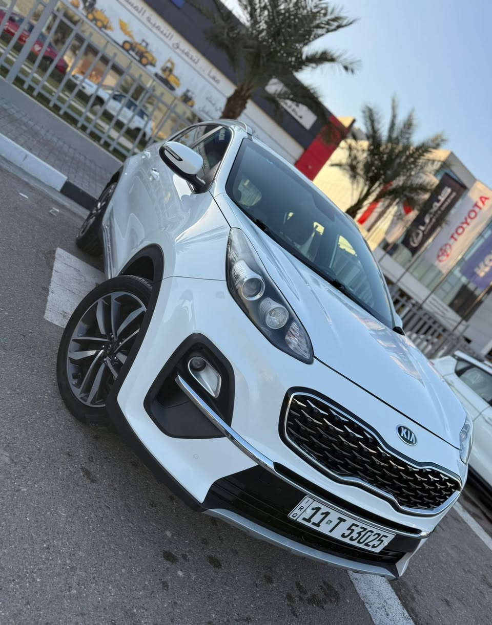 السلام عليكم / سبورتج موديل /2021 
رقم بغداد / ماشيه 60 / جديده 
مواصفات / بصمه / حساس امامي 
اشاير بامري / مري شفط 
مكينه 2000 / دوش 
السياره بيهه الدعاميه الاماميه صبغ 
مكان السياره / السيديه. 
رقم التلفون / ***********
