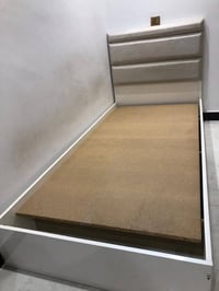 أعلان ✨ للبيع سريرين بحالة ممتازة ✨ 🛏️ السرير الأول: جديد ممستعمل. 🛏️ ...