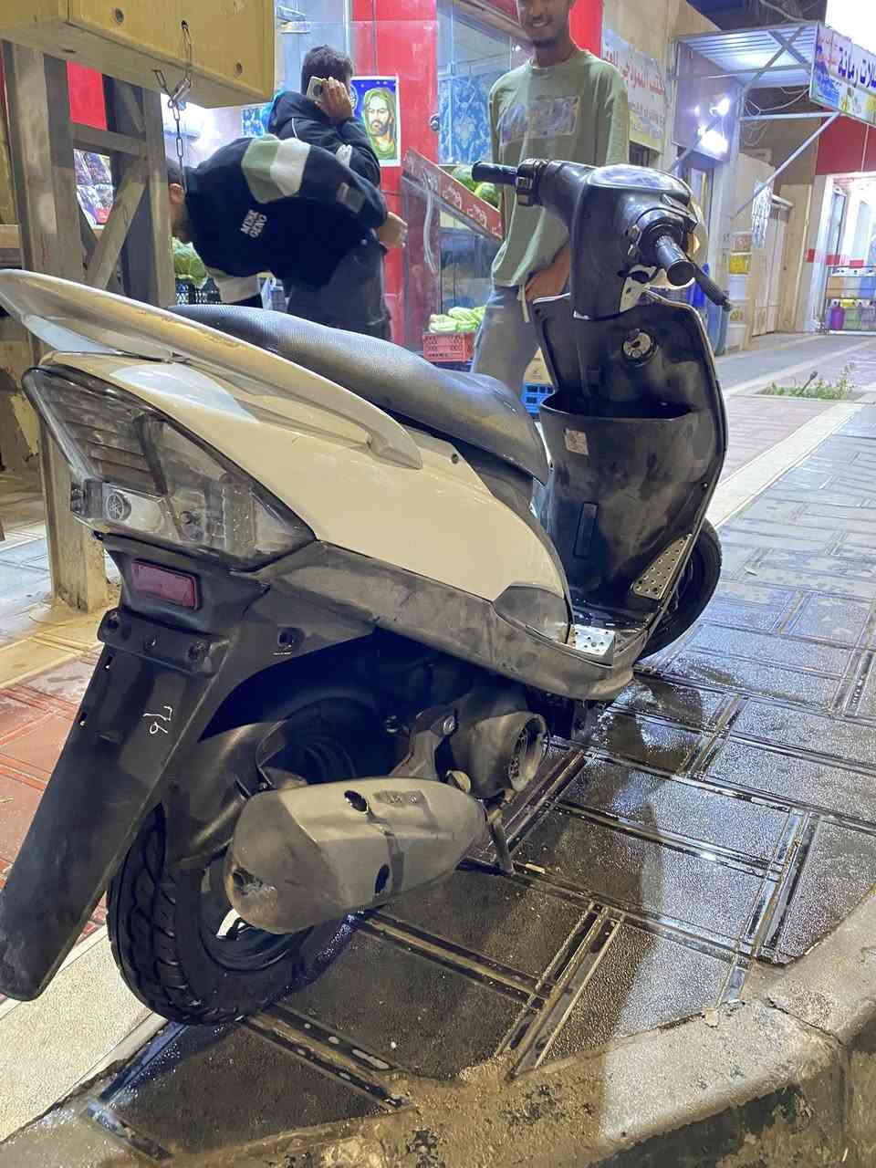 ماكس عدله حاويه
عدله كامله مكمله كل نقص مابيها 
بوشه ٥٠ بلاد مصار هواي من طالعه من الحاويه 
وصلها موجود والمنفيس كامل 
برغي مامفتوح بيها شرط
كفاله عامه سلف هندر بكل وقت بصمه شرطط 
المكينه ماتسمع الها صوت 
اشاير سكن شغال هورن بگ لايت عداد بانزين وسرعه شغال كلشيء 
كامله لحد يجي يكلي شنو نقصها دراجه خير من الله على البلاد
فقط كفر تجاري 
٨٥٠ مجالهها قليل مال جيه شراي راسلني تدور جوه ٨٠٠ لاتراسلني دراجه مال جناي
ناصريه مركز 
(***********)
