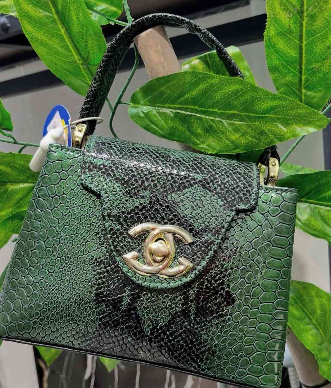 حقيبه نسائي بسعر7 ونص 
توصيل داخل بعقوبه1،000 🚚  بغداد4.000 ألف - وباقي محافظات5.000- للحجز مراسلة الصفحة أو(***********)   #اكسبلور #ديالى  #العراق #trending  #viral #explorepage #reelsinstagram
