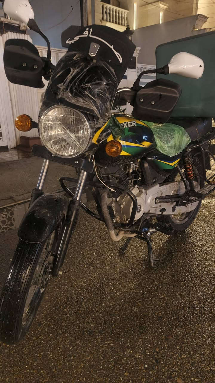 سلام عليكم بوكسر كلاسك
دراجه كل نقص ما بيها قبل ٥ اشهر نازله جديده الدراجه امانت الله شرط تروح تفحص باي مكان اذا برغي مفتوح بل مكيننه تاخذها بلاش بيها لايت زينون ٨٠ الف اشاير لد دراجه كامله مكمله سنويه بسمي قبل شهرين مرقمه رقم انكليزي 
سعرها مليونين و٢٠٠ وبيها مجال الله شاهد كلش جديده وعمره خساره التفوته مكاني بياع حي الرساله رقم ***********
