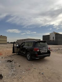 لاندكروز موديل ٢٠١٢ سنويه صالحه لغاية ٢٠٣٠ السياره بسمي مداور ثاني يوم...