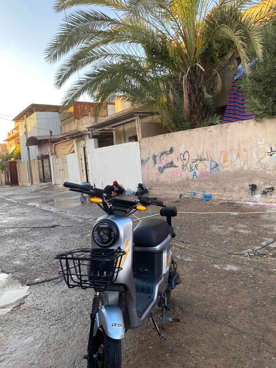 السـلام عليـكم دراجـة للـبيع 🔥
R9 .2026 دراجـة ريان 
دراجـة خير من الله 
خمس بـطاريت دبـل 36 امـبير 🔋
درجـةة تاخذهه تدعـيلي 
عـقل شرط 
ملف شرط 
بطرايات شرط 
ماملعوب بيهـن 
دبـل اشـاره عالي 
زيلون عالي وناصي كله شغال
السـعر 475 وبي مجال بـسيط 🔥
مكاني موصل الايسر 
حي تحرير قرب جامع ال البيت 
حي صدام قرب جامع الزهراء 
للتواصل خاص او ع رقم 
***********
مـتواجد واتساب
