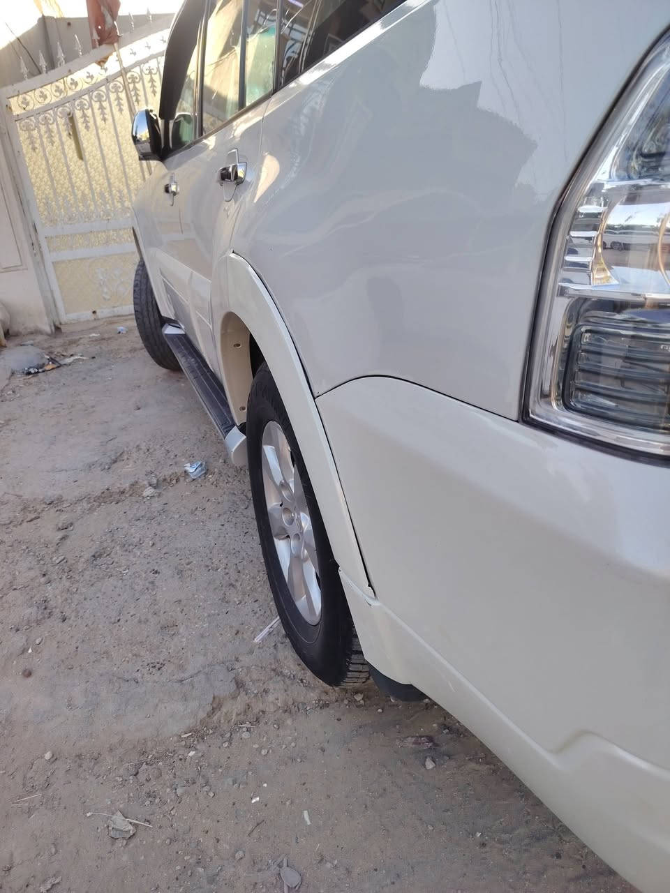 باجيرو ٢٠١٦  مكينة ٣٥٠٠
ماشية ١٠٩ ألف 
نظيفة جاهزة 
بيها تعديل بارد مثل ما موضح بالصورة الجاملغ إلي خلف السايق
 خليجي بدون فتحه 
نص مواصفات الفول 
مري شفط تحكم ستيرن 
مانع انزلاق 
زنون 
شاشة كاربلي
مضاف إلها داش كام فور كي 
مغلفه عازل على جسم السيارة كامل طبقتين 
محور مروحه كهربائية والبلادية موجودة طبعا تفرق بالسحب وبصوت المكينة 
رقم سليمانية باسمي 
للبيع السعر ١٦٥٠٠ 
للطلب الاتصال على الرقم ***********
