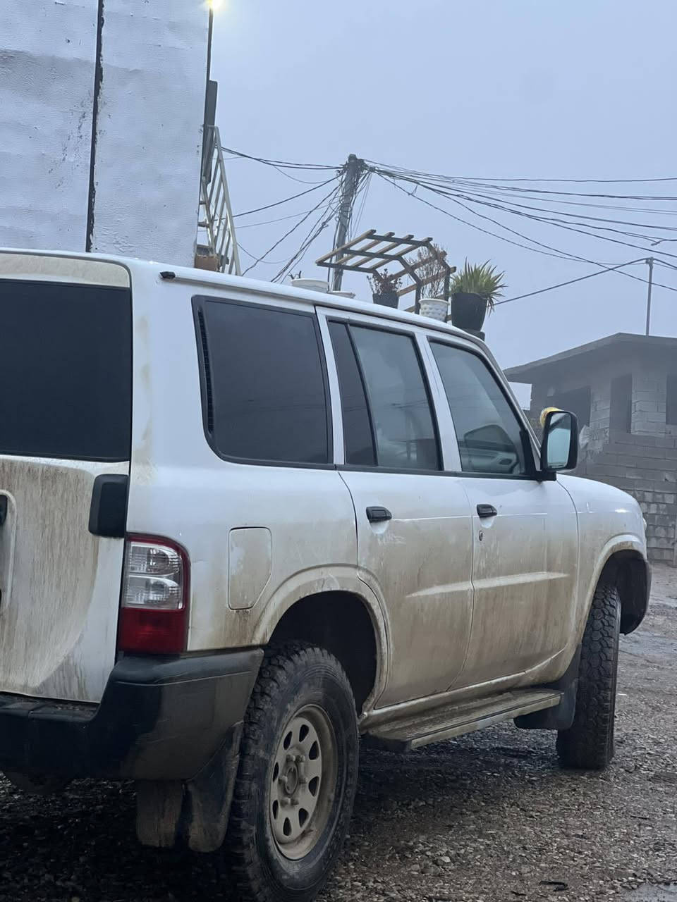 نیسان پاتڕۆڵ 2001  تەحویل عەسڵ
ڕەقەموو سەنەوی تازەیە بەناوی خۆمانەوەیە تا 2031
هەموو گیانی لەسەر دەقی بیلادیە دەسکاری هیچ شوێنێکی نەکراوە بەرگە سەقفو گاعی و بەرگی دەرگاکانی بیلادین  هیچ پارچەیەکی نەکراوەتەوە
سێ پەڵەی بچوکی بۆیاغە  دیاریم کردوە 
 لەڕەقەمی پێشەوە هەتا دواوە بەشەرت گێڕو مەکینەو دەبڵ ئەکسلی بەشەرت 
بەطانەو دەرگای دواوەو قاعیدەی لەوی درزیشی نیە تایەی تازە بۆ بەستراوە قایش قوڕ و دۆسەو ساڵۆنسای بیلادیە
سعری 128 معامەلەیەکی کەم 
شوێن : سلێمانی 
*********** السليمانية, العراق
