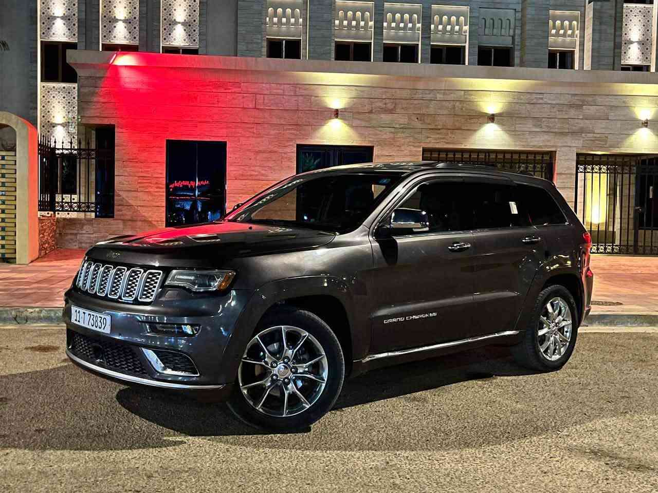 جيب 2016 سومت اعلى فئه
تو ويل 
رقم بغداد باسمي
فول موصفات ما عدا الجكات
6سلندر3600
حادثها قطتعين تبديل 
وثنين كيلر من امريكا 
السعر 220
التواصل خاص او اتصال 
***********
