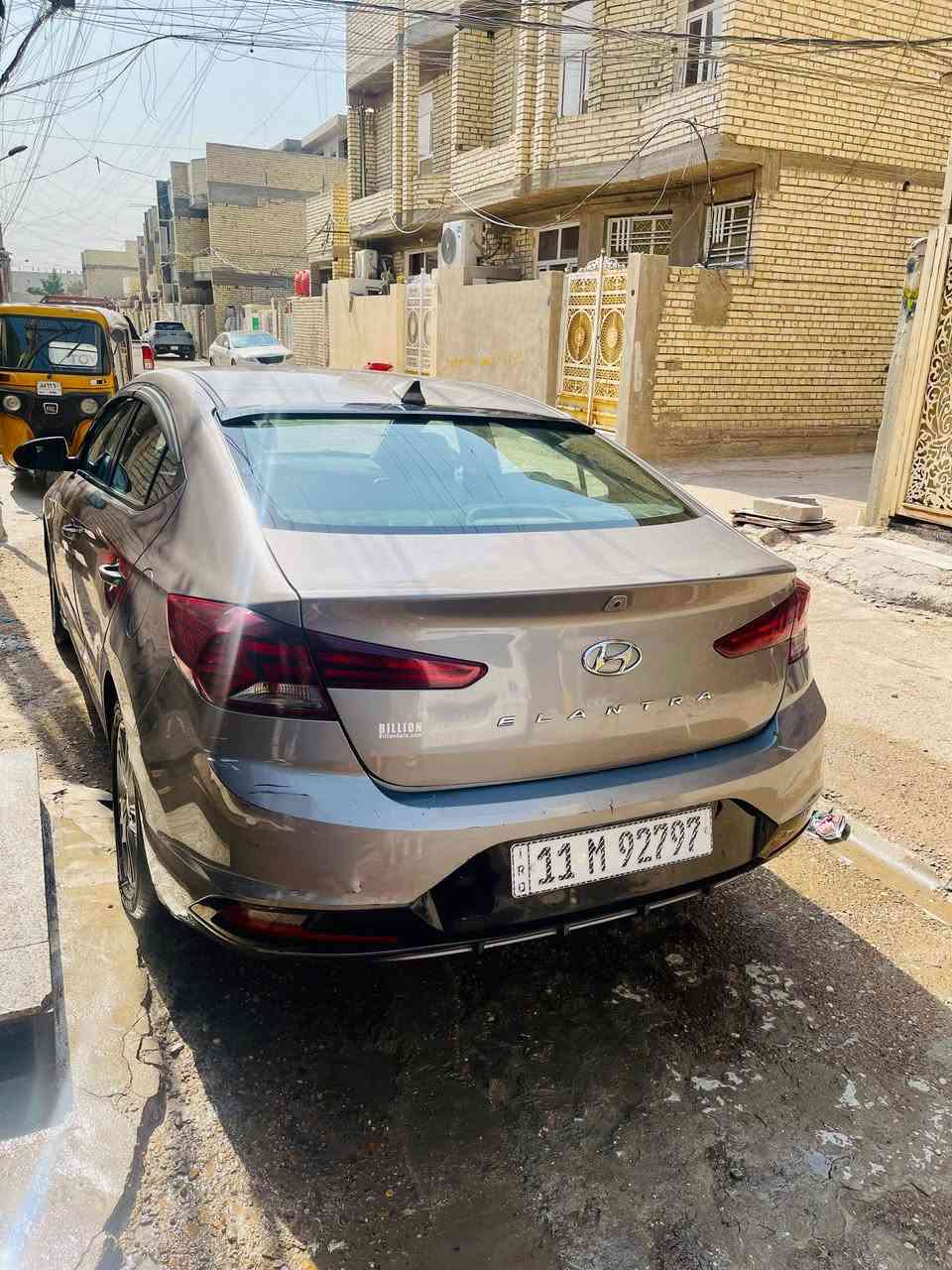 السلام عليكم 
النترا موديل ٢٠٢٠ رقم بغداد 
وارد أمريكي مكفوله من الضربة والإرباك
عدا شوية تعديل على البارد في الجاملغ
ماشية ٦٢
سنويه باسمي
السعر ١٣٠$ بيه بيها مجال 
العنوان بغداد 
رقم الهاتف ***********
