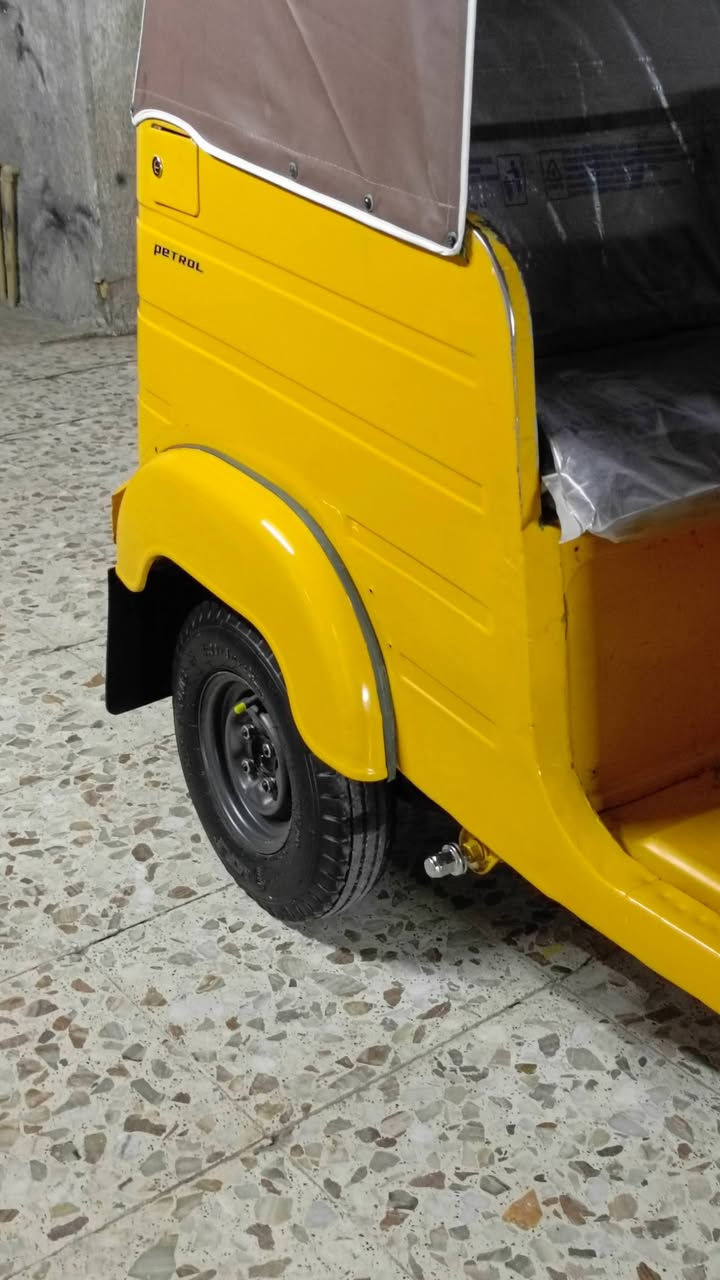 السلام عليكم تكتك للبيع مديل 19 شهر 11 رقم وسنويه مكفولة عده الدوس مكان مدينة الصدر رقمي ***********
