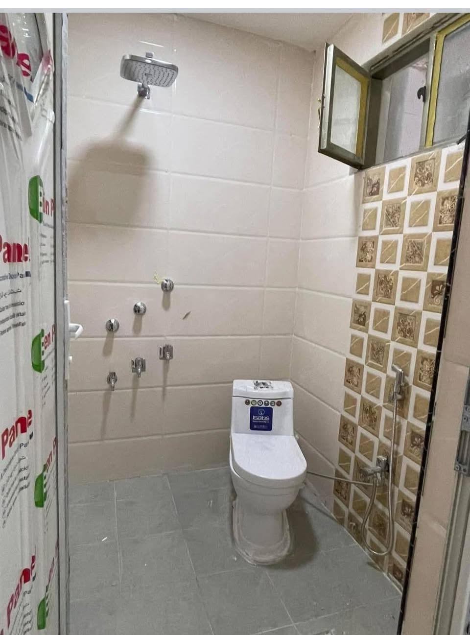 الدار للبيع مساحته 70م الواجهة 3ونص×20 يتكون البيت 3 غرف الفوق مع الجوه مع خدمات فوق و الجوه-  طابو صرف ملك 
الموقع بغداد الشعب  وره مطعم محمد الكردي قرب موكب ابو حيدر 

غير  متواجد على الفيس فقط الواتساب :***********

السعر :168مليون
