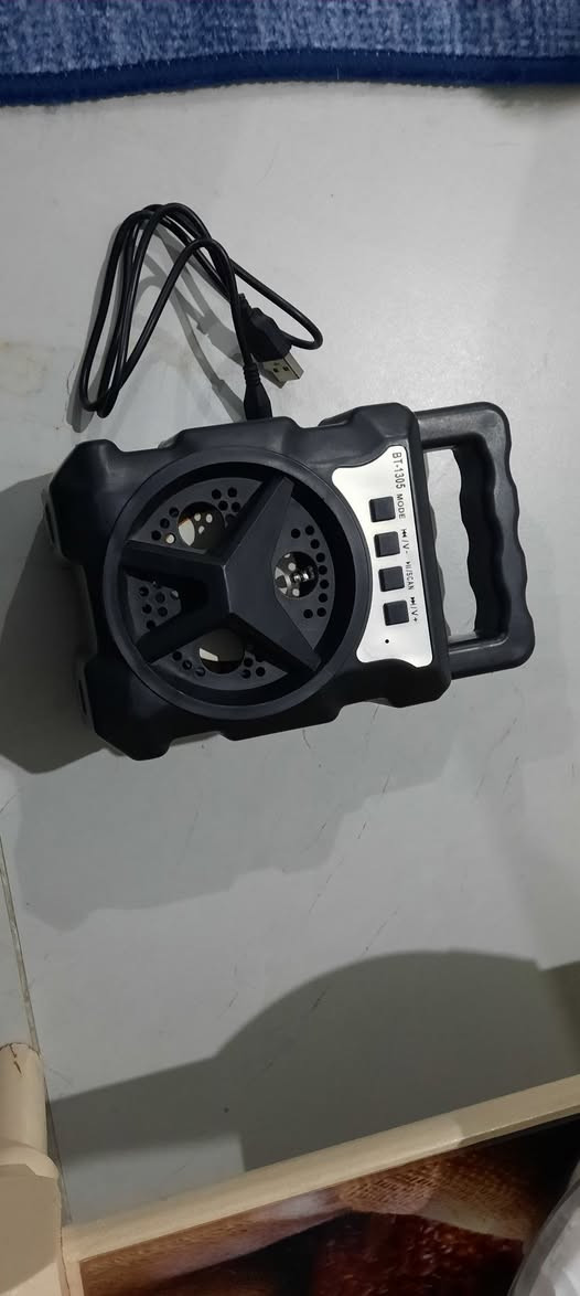 سبيكر بلوتوث مستخدم قليل شرط صوته عالي الي بفديو نص صوته 
سعر ٧
مكان موصل جانب الايسر


**إذا كنت صاحب هذا الإعلان وتريد حذفه لأي سبب، رجاءا أرسل رسالة إلى الدعم الفني**