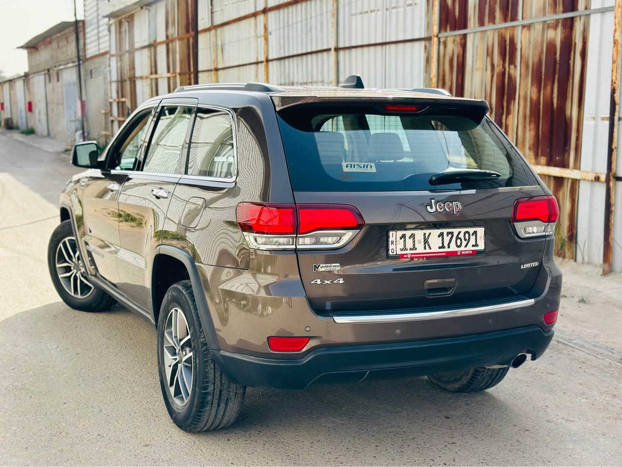 السلام عليكم ♥️
جيب لمتد 2021 امريكي 
الضرر جاملغ مبدل نفس اللون 
وصبغ بابتين صور الحادث موجودة بلمنشور 

مواصفات :-
فتحة سقف
صندوق كهرباء
دفع رباعي 
كراسي ثنين كهرباء 
داخل جلد بيجي 
ماوس 
شاشة كبيرة 
رادار جانبي + خلفي 
وبقية مواصفات معروفة 

السيارة جاهزة خير من الله ما بيها كل نقص رقم بغداد الجديد وبأسمي 
السعر 22,800 وبيها مجال جداً بسيط 
*********** بغداد, العراق
