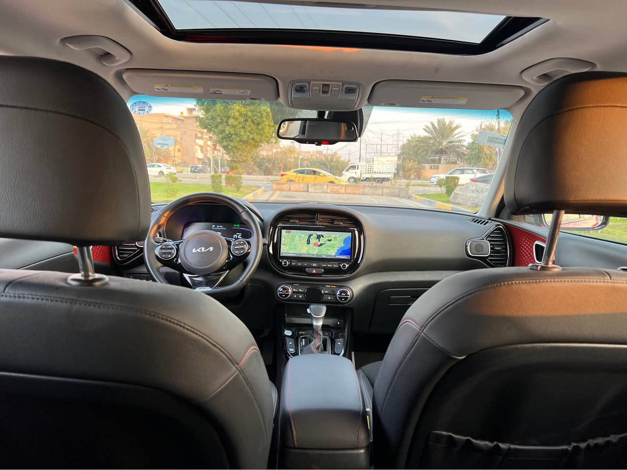 السلام عليكم
كيا سول 2023 جيتي لاين فول 1/1 رقم اررربيل الدولي الجديد وفحص وهسه وسنويه كله جديده
الحادث موجود بالصور ارباكات استبرن ودشبول ومرجع الكلوب مال ارباك سستم 
 البنيد الشاصي والغد مكفوله وبي دي ار بحافة بالجاملغ 
تبديل دعاميه امامية نفس اللون
وبيه كلير من امريكا ربع الباب الخلفي 

المواصفات..    

لون احمر مميز

محرك ٢٠٠٠ دوش المرغوب

كير at المرغوب

 فتحه سقف

.بصمة تشغيل

بصمة أبواب وجنطه + شمعه 

تشغيل عن بعد

لايت زنون عدسات

رادارات امامي جانبي خلفي

تحديد مسار 

سياقه ذاتيه

.شاشه جبيره. كلش

لد امامي + بلوجكتر لد بالدعاميه 

بكلايت لد خلفي.

دشبول دجتل

ويل كب 18 مميز 

اناره داخليه. متغيره

دمام خلفي.

اشاير مري.

كشنات كهرباء 

كراسي جلد + كنتاره + تطريز احمر + حفر كتابة سول 

هيتر كشن

ستيرن حرف D + اخياط احمر

دمام خلفي سستم صوت harman/kardon

… وبعد مواصفات الفول معروفة  

ماشيه ٢٠ الف دخول جديد رقم اربيل

السعر 158 ورقه وبيه مجال بسيط

التواصل اتصال الهاتف  
☎️   *********** 
مكان السيارة بغداد الكرخ حي الاعلام بغداد, العراق
