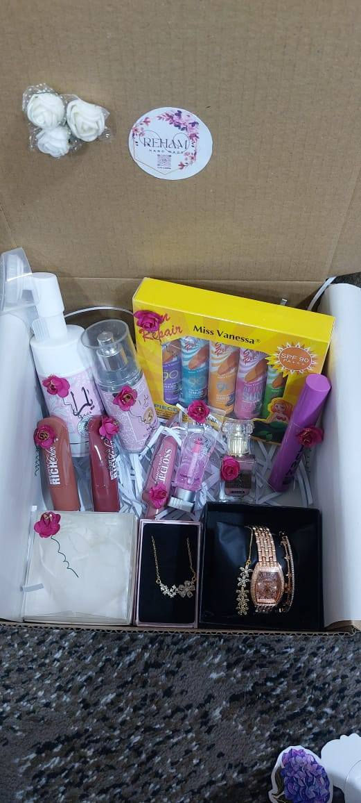 بوكسات هدايا صنعت بحب
تجهيز حسب الطلب وباسعار مناسبه جدا جدا 😍
ممكن إعجاب للصفحة وتلكون كلشي جديد ومميز ولطيف
التواصل على رقم الواتساب *********** او رساله دايركت 
متوفر توصيل داخل الرمادي ب٣ والمحافظات كافه ب٥ الف
#ريهام_الراوي #اكسسورات #الجمال #نزاكه #قلادة #هدايا #عيدالحب
