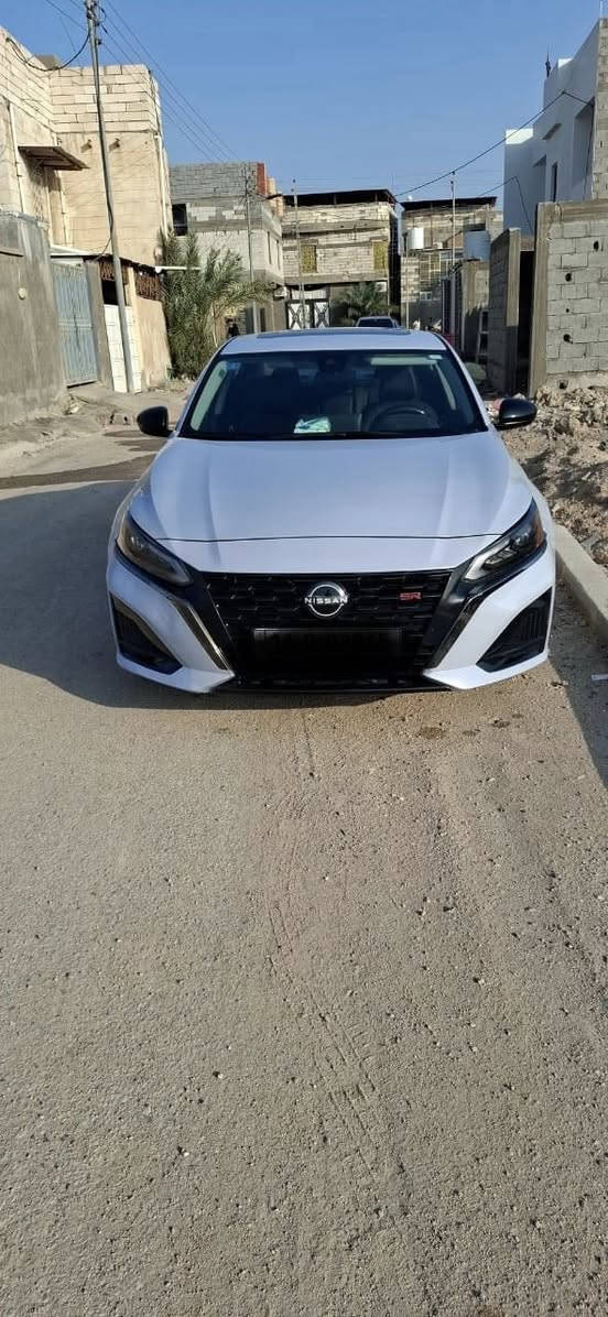 للبيع نيسان التيما فئه SR مكفوله كفاله عامه تقرير غرق تعمل وتسير من امريكا مابيها اي عطل بيها فقط بارت صغير باب خلف السائق وجاملغ عكس سائق سياره تنحط بلگلب مال جناي 
وارد امريكي قول مواصفات 
فئه SR رياضيه 
كشنات جلد
شاشه كبيره 
ابل كار بلي 
اندرويد اوتو 
كشنات كهرباء 
مري تحكم كهرباء 
نظام ABS للمكابح 
مكابح تلقائيه امامي وخلفي 
تنبيت خروج المسار 
جنطنه كهربائيه 
بنيد الامنيوم 
مصابيح LED
محرك 2500 cc اي بانزين انسه الدوانز 
فتحه سقف كهرباء 
لون سموك 
وبيها خير من الله مواصفات 
رقم راعي السياره :***********
سعر 185 ورقه 
سعر 185 ورقه 
سعره 185 ورقه 
وبي مجال قليل
