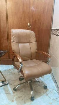 كرسي دوار • بالعجلة • للبيع