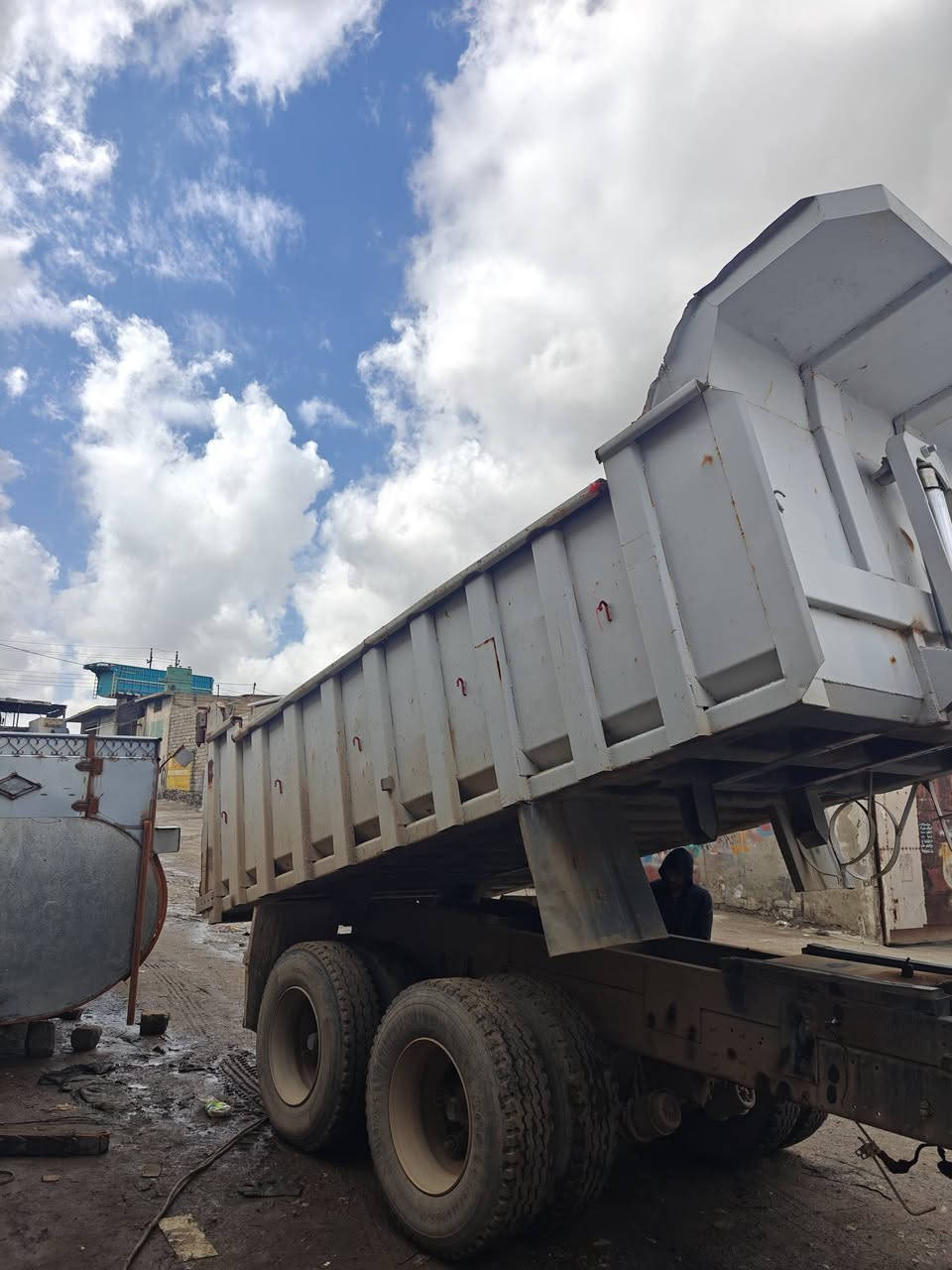 السلام عليكم بدي سكانيا قلاب للبيع
العنوان الموصل صناعة وادي عگاب 
السعر 17 هــ‏ ‪0750 887 8992‬‏ ابو قصي
