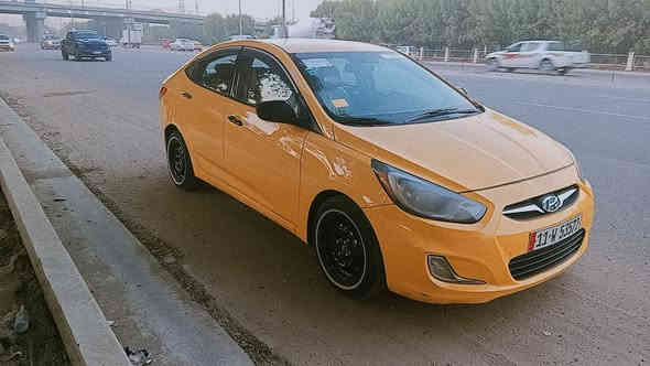 سلام عليكم 
اكسنت موديل 2013 وارد امريكي 
حادثها جاملغ الامامي الايمن بدون دواخل 
مكينه 1600 جي دي أي 
السياره خير من الله متصرف عليها ربع 
كير مكينه  تدفئه تبريد  كهربائيات
 كلها شغاله ومابيها اي نقص
صدر امامي خلفي جديد تخم تاير جديد 
مكان السياره بغداد الكرخ 
السعر 88ورقه وبيها مجال بسيط 
***********
