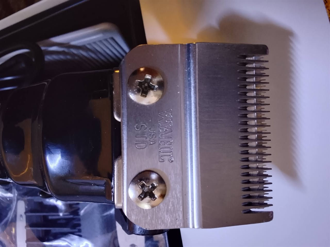 ماكينه حلاقه امريكيه من شركة Wahl
السعر ٧٥وبي مجال للطيبين 
الهاتف ***********
