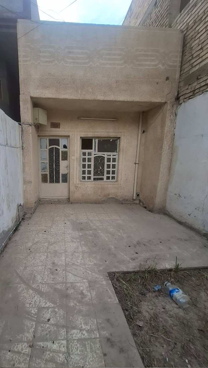 دار للبيع بالدولعي محلة 434 قرب حلويات شوكلاتة ( مدخل شارع الحسابات الخلفي ) في بداية الفرع مساحة 80 متر مربع واجهة 4 متر و نزال 20 متر , يحتوي على حديقة + طرمة و غرفة استقبال ومطبخ وحمام ومنور + غرفة نوم. البيت طابق واحد. علما اني المالك المباشر للبيت للتواصل ***********
