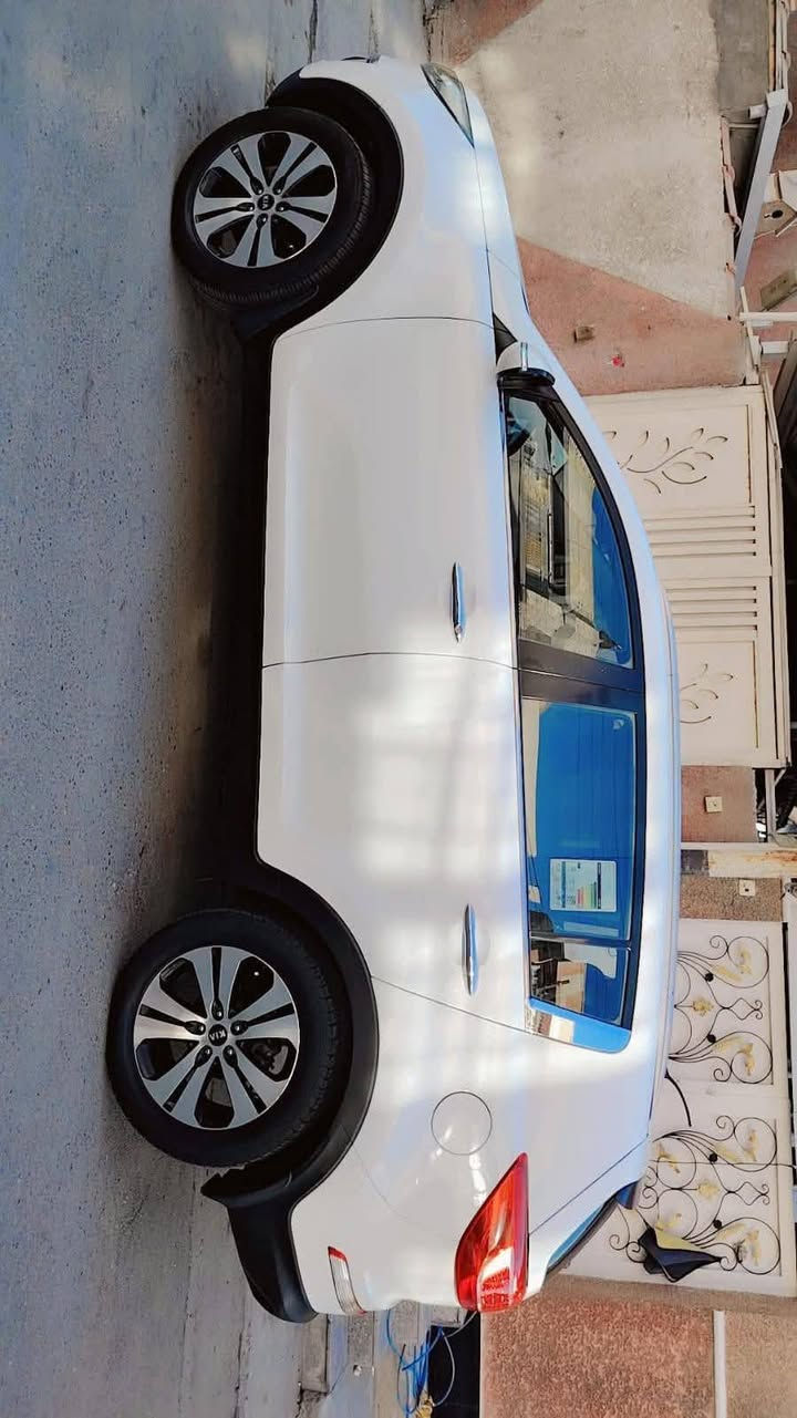سبورتج ٢٠١٢ للبيع خليجي رقم بغداد انكليزي سياره نظيفه كله جاهزه بيه فقط بارد بل جاملغ أمامي عكس السائق والباب الخلفيه هم بارد فقط والباقي كله مكفول *********** السعر 145
