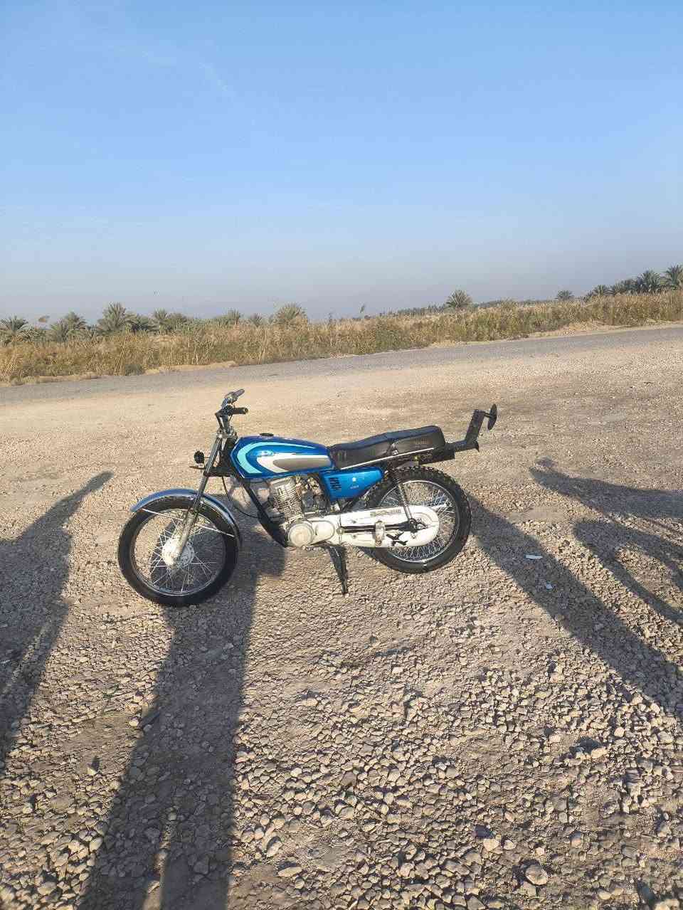 سلام عليكم دراجه نامه البيع محرك 5 كير ياباني نضيفه وحله من صوره دراجه عيبه فقط الهندر من تشتغل يرجع سبرنك جوه فالت  دراجه غراضه كله جديده سعر 250وبيه مجال الشراي وبي خير ويدلل ***********
