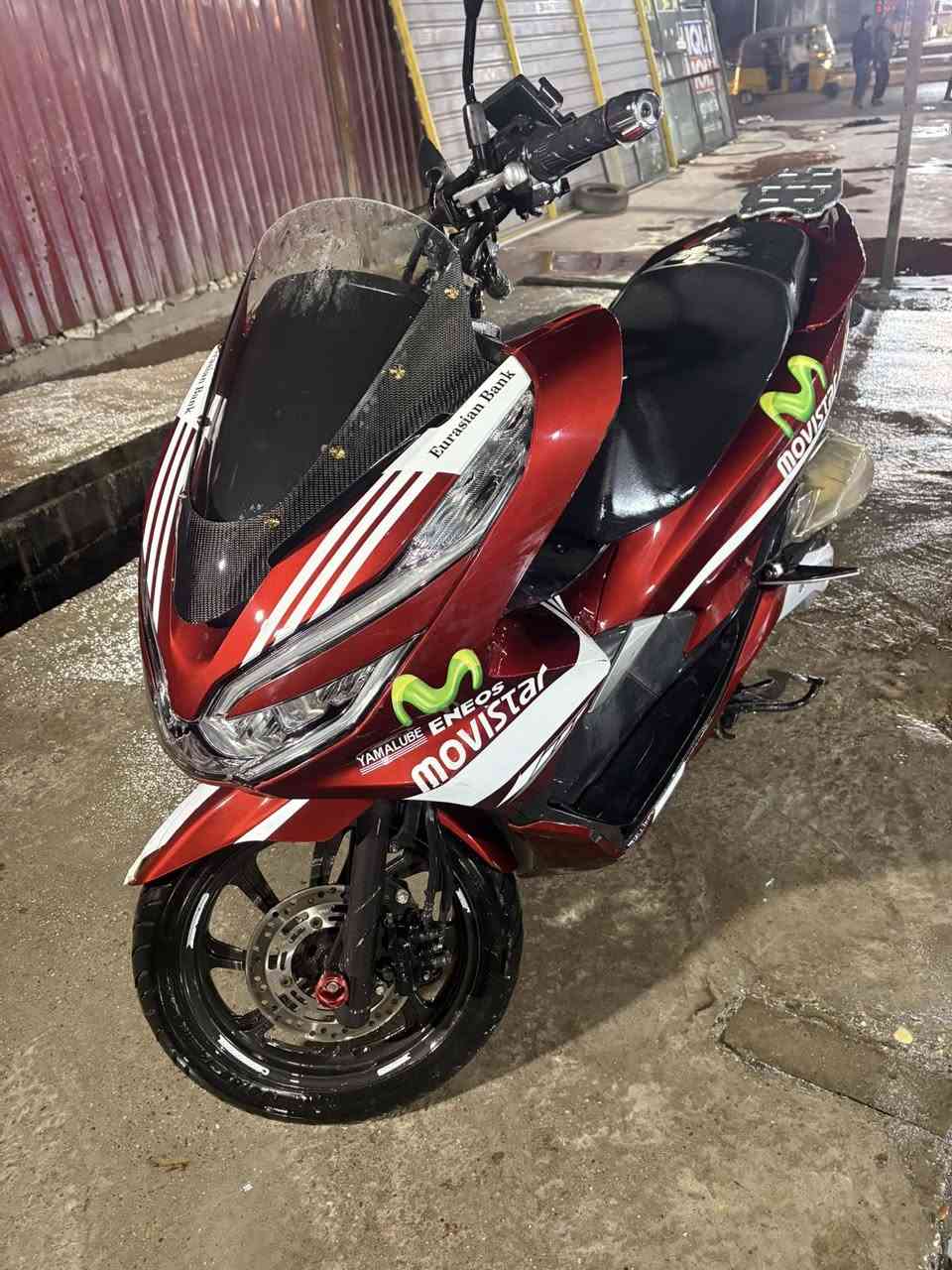 Pcx جيل ثالث وارد كوري
الدراجة جديدة الوشم جاي بيهة من كورية 
كفرات بيهن لمعة بلادية الدراجة جاية هيج لمعته كفرهة اصلي مكينه وكلجات مكفولة 
مكان الدراجة الحسينية قرب المرور 
الرقم ***********
