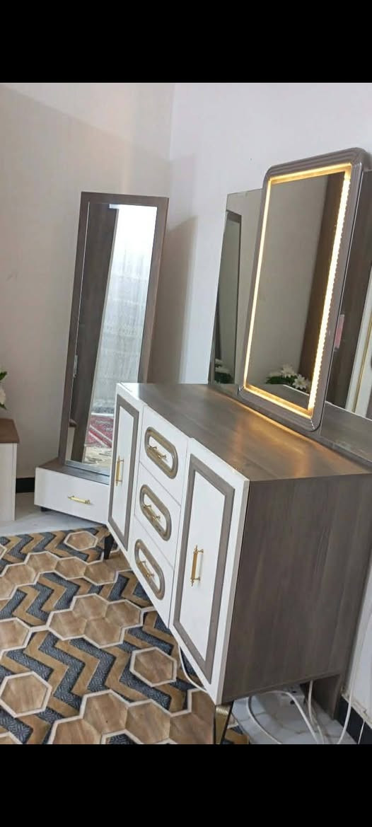 غرفه اخشاب تركيه استعمال شي قليل مع بردات مكاني حصوه حي علام السعره ٨٥٠وبيه مجال رقم ***********
