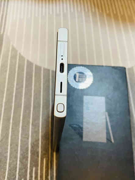 السلام عليكم  بيع او مراوس 
اس 24 الترا 256  لون تيتانيوم 
دبل خط شرق اوسط نظافته 100  ملحقاته كامله سعره 950 الف مكاني بغداد *********** واتس
