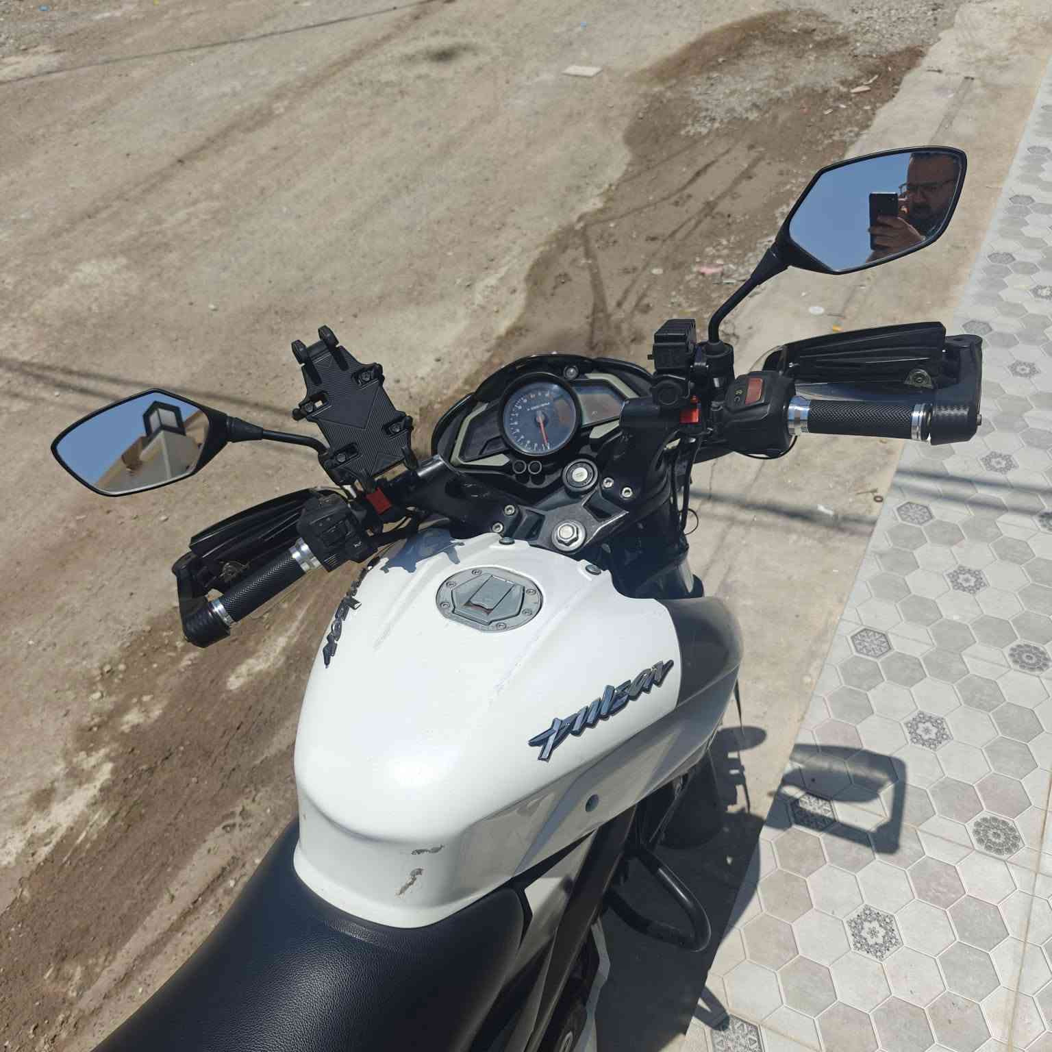 بولسر ns 200 مرقم ديالى بسمي تحويل مباشر ماشيه ٢٠ الف موديل ١٨ دراجه جاهزه بدون نقص بيع او مراوس مكان ديالى بعقوبه ***********
