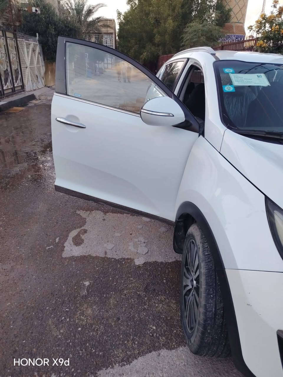 السلام عليكم اخوان اني مكلف بالنشر كيا سبورتج خليجي موديل ٢٠١٥ ابيض اللون بيهه تبديل وصبغ وموضح بلسونار الموجود السعر ١٤٣ $ وبيهه مجال للتواصل *********** مكانهه بغداد الكرخ.
