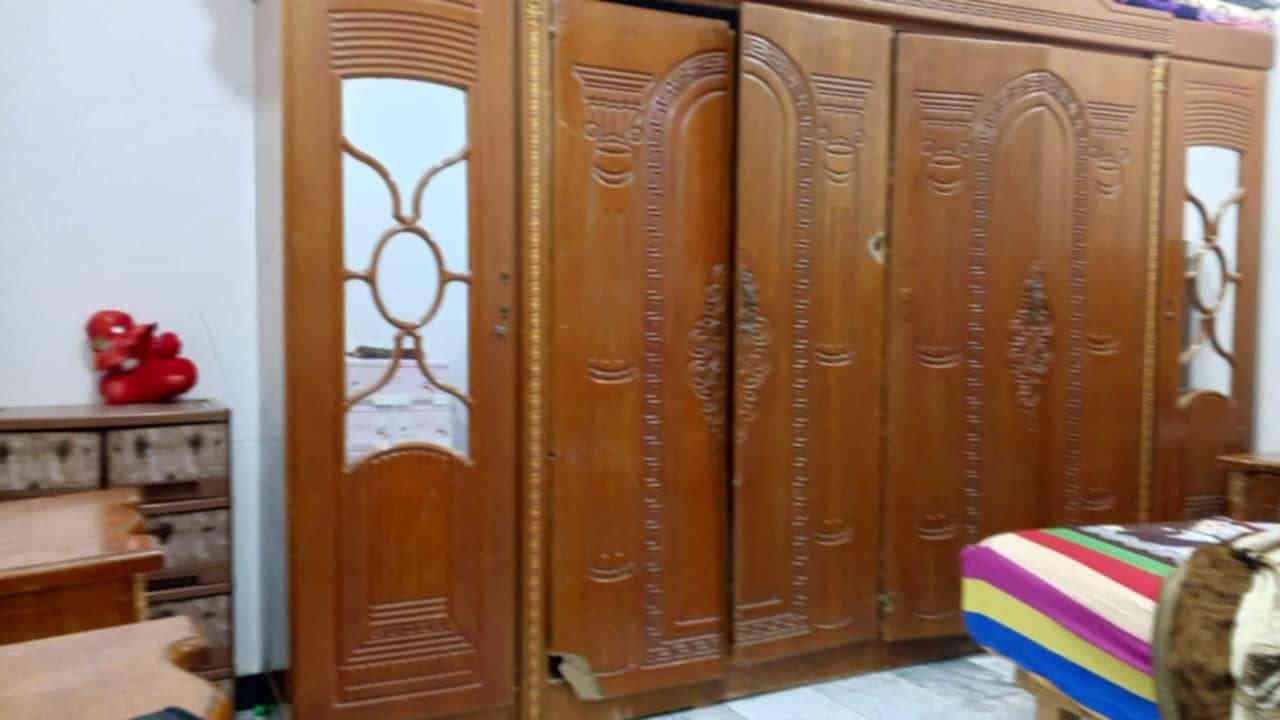 اللهم صل على محمد وال محمد الطيبين الطاهرين 
السلام عليكم غرفه للبيع  العنوان ناصريه سديناويه السعر ٣٥٠مراسله واتساب ***********
