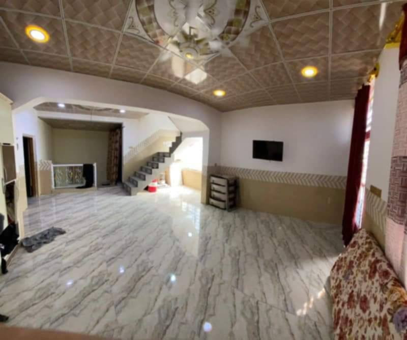 بيت للبيع بمساحة 129 متر طابقين بناء حديث درجه أولى طابو زراعي سند 25  اقرار محكمه يحتوي الطابق الأول على غرفة نوم و استقبال و صاله وصحيات داخلية وخارجية يحتوي الطابق الثاني على غرفتين يبعد عن الشارع 150 متر تتوفر كافة الخدمات بسعر 115 قابل للتفاوض العنوان شارع السيدة زينب منطقة الجرية للأستفسار  *********** / ***********
