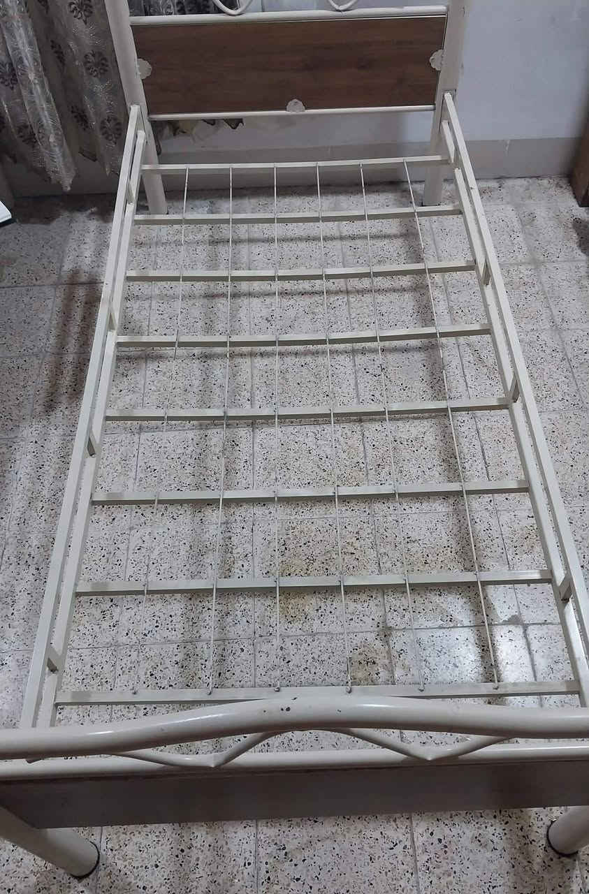 ميز بلازما. 25
قريولة طابقين 125
كونفيرة جديدة 125

موصل ، الجانب الايسر
***********
