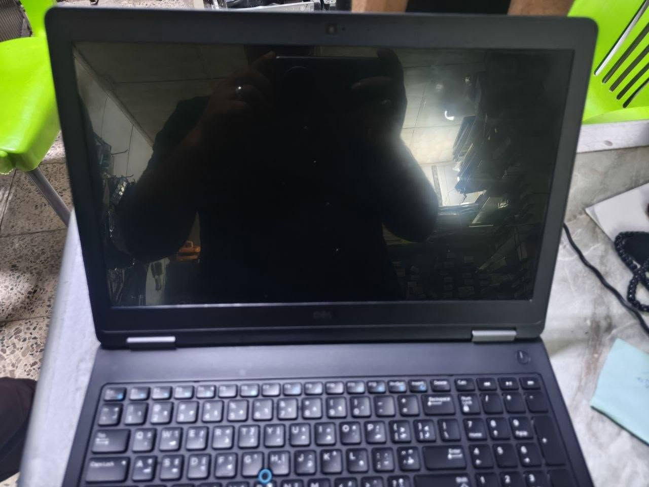 لابتوب dell للبيع
لابتوب dell للبيع 
‏السعر 200 ألف....
‏سريع واداء عالي ،  مناسب للدراسة والبحوث والتصميم والبرمجة،  وكافة الاعمال المكتبية،  وايضا مناسب للالعاب المتوسطة ✨ 
‏
‏المواصفات التقنية ....
⚜ ‏المعالج Core(TM) i5 6440 HQ الجيل السادس..
⚜ ‏الرام / 8GB
⚜ ‏النخزين / 256GB SSD 
⚜ ‏الشاشة / 16.4 INCH

‏ملحقاته كاملة :::
:::: تحتوي على (ساحنة +ماوس )
‏لتواصل والستفسار (***********)
