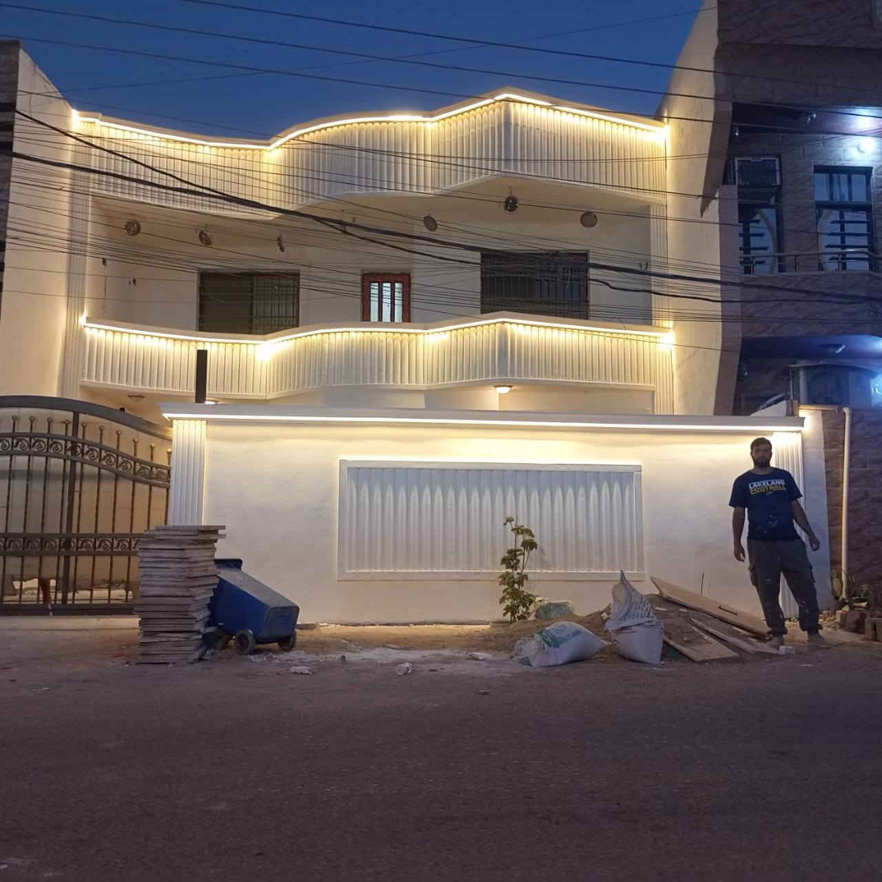 كادر واجهات متفرغ حالين لبج وطلس وتغليف فوم الواجهات بنواعه انتصل وبيك خير وتدلل ***********
