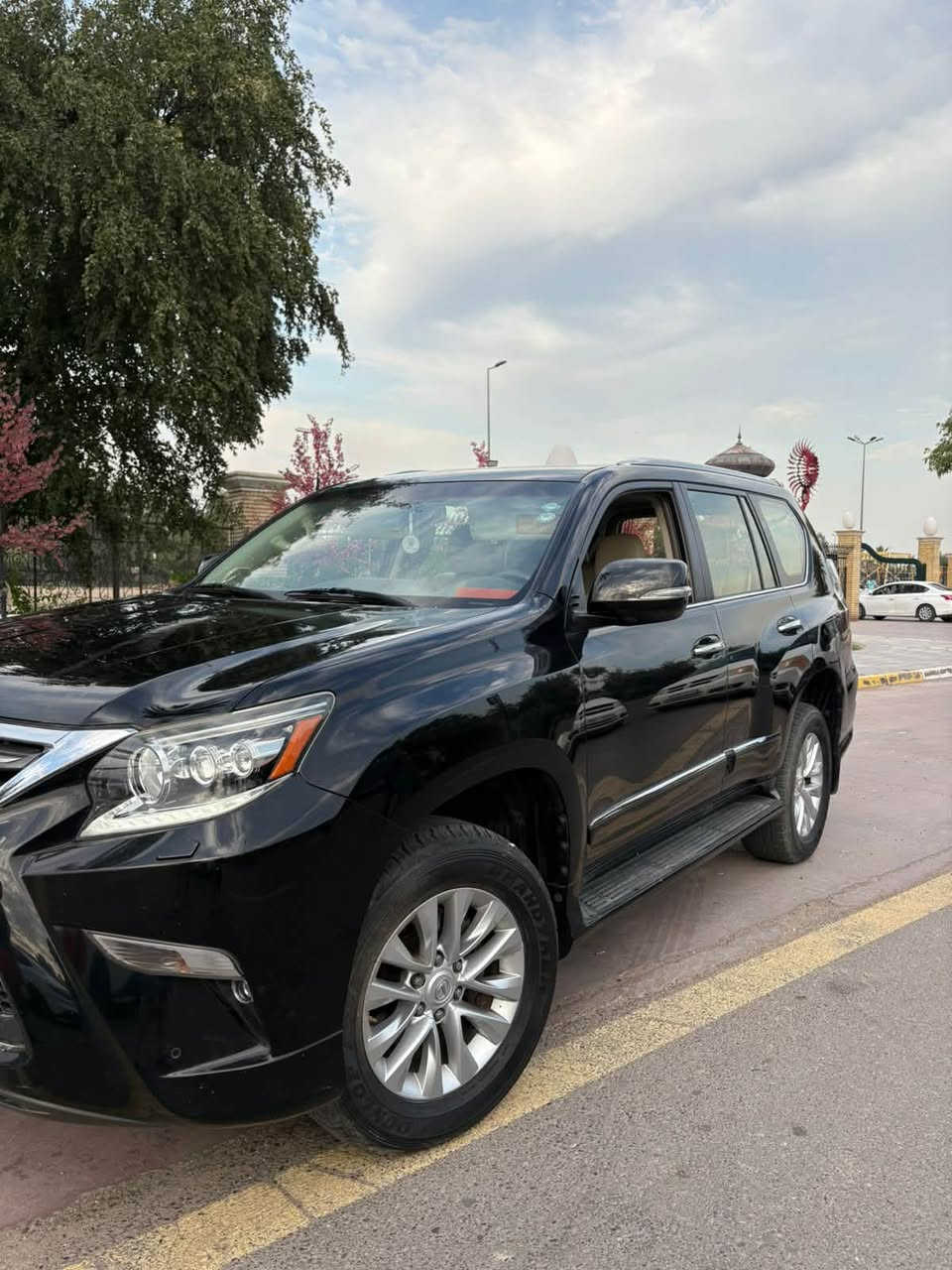 السلام عليكم
لكزس gx460 2016 v8 4600
السياره مكفوله كفاله عامه 
ماشيه 40000 الف كم حقيقي
صدر السياره و القطع الاستهلاكيه بحالة الوكاله 
فول مواصفات كامرات 360 
جكات هيدروليك 
مقاعد تدفئة تبريد
وباقي مواصافات اللكزس المعروفه
للتواصل ***********
