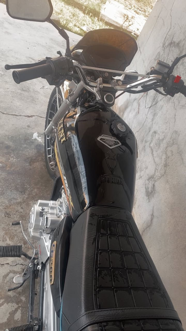 دراجه سافين موديل 25 محرك 200 دراجه كلها شرط محرك ماممدود علي صبانه سعر 675 وبيها مجال للتصال ***********
