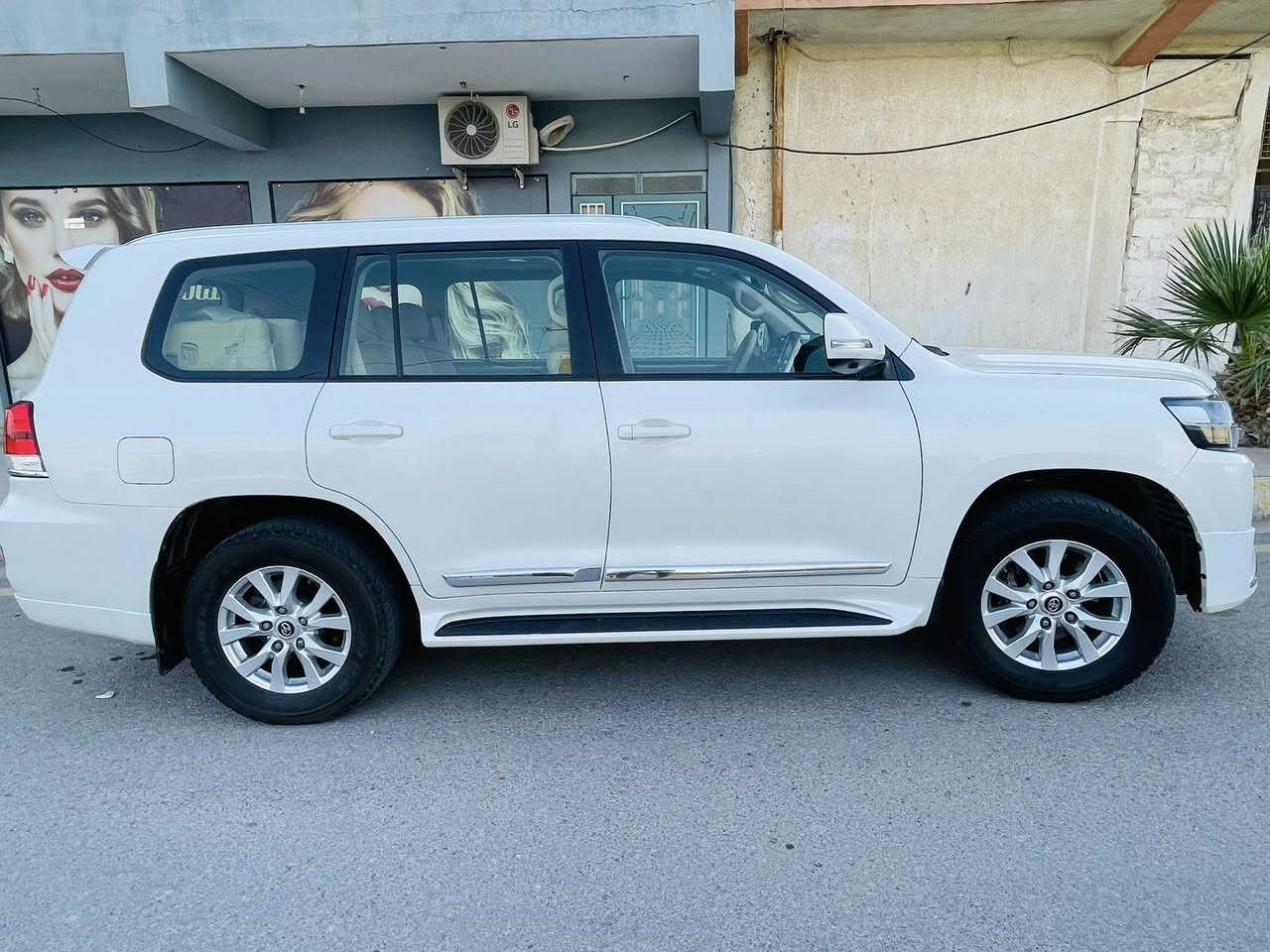سلام عليكم للبيع لاندكروزر موديل 18 6سلندر مواصفات دبل ايرباك كشن كهرب واحد سلايت كشنات جلد سياره جديده بمعنى الكلمه وماشيه 70الف حقيقي سياره كفاله عامه كلشي مابيها تخم تاير جديد سياره جاهزه على وضع بلادي عنوان موصل ناحيه بعشيقه *********** رقم هاتف سعر 435 وبيها مجال
