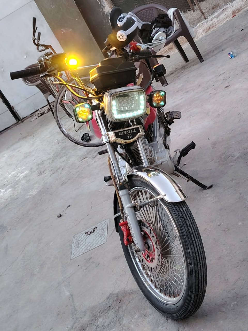 السلام عليكم تايكر موديل 23 اوراق اصولي مامفتوحه دراجه تخبل كهربائيات كلها شغاله العنوان حله بابل السعر 550وبيها مجال قليل حك الجيه الأستفسار على الرقم: ***********
