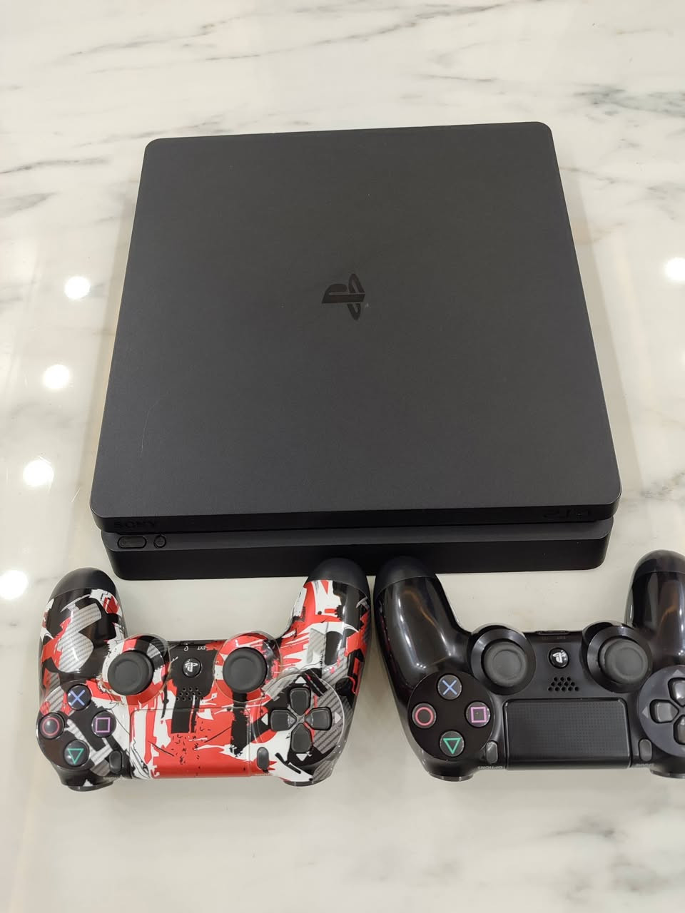 بلي 4 سلم مهكر نظام 11.52 بالقرص ويصير بالبرنامج حسب طلبك ذاكرة واحد تيرا والعاب تقريبا 16 لعبة قوية او اكثر حسب طلب مع جوستك اصلي وجوستك تجاري الجهاز لك ستيكر ونظيف جدا لكن من فوك الگفر مفتوح لتنظيف العدسة وشغال اي مشكلة مابي ع الفحص شرط سعرة 260 وتوصيل موجود 5 لأي مكان بالعراق 
هارد خارجي 500 كيكا ب 30 الف مع الالعاب اختيارك
والواحد تيرا سعرة 55
جوستك اصلية ب 25 الف 
جوستك تجارية ثنين ب 25 الف


**إذا كنت صاحب هذا الإعلان وتريد حذفه لأي سبب، رجاءا أرسل رسالة إلى الدعم الفني**