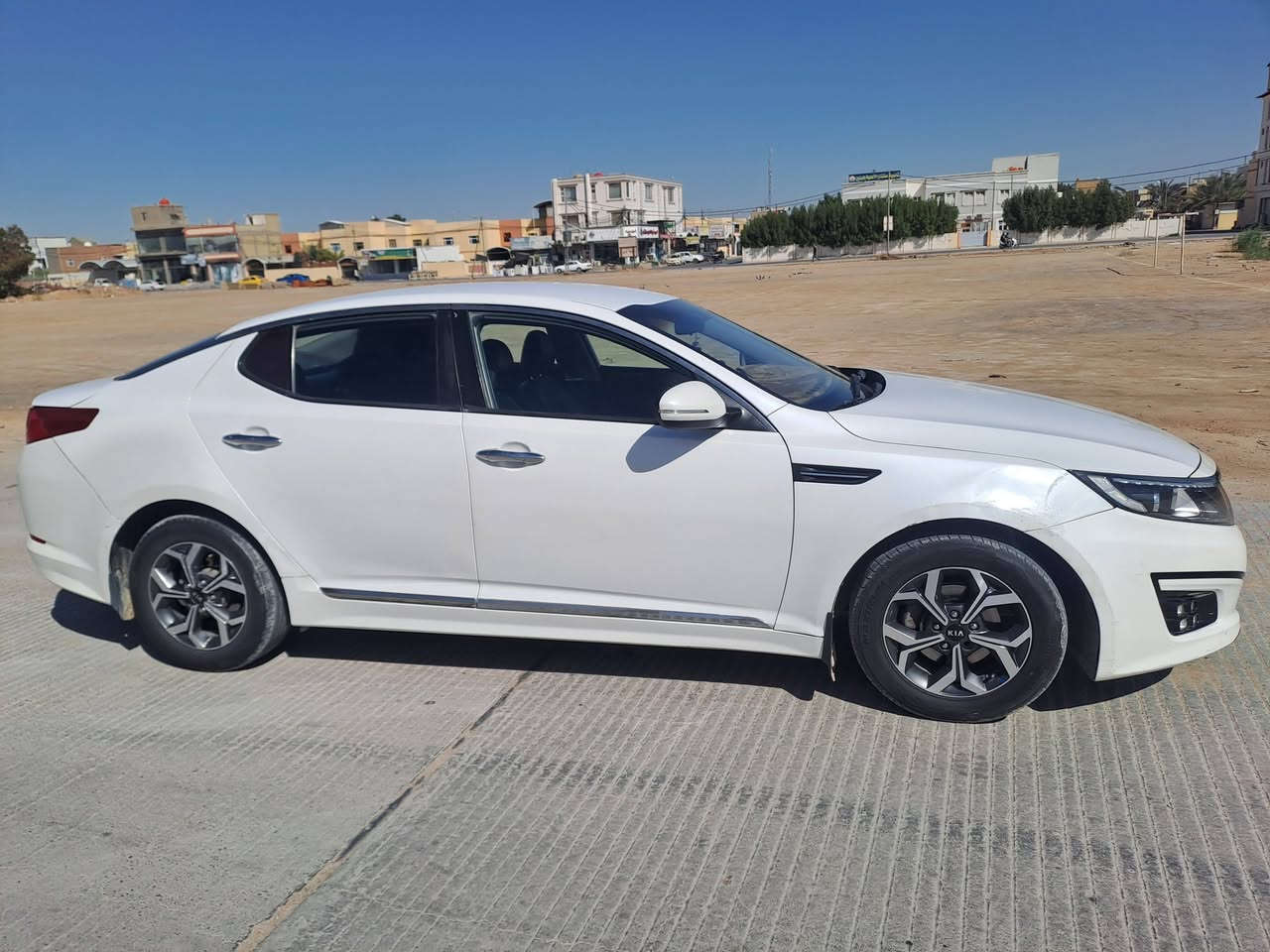 سلام عليكم 
من رخصه الادمن 
سياره اوبتيما مديل ٢٠١٣
محرك ٢٠٠ 
وارد كوري 
رقمه قادسيه ألماني 
ماشيه ٣٠٠
مواصفاتها
شاشه 
اشاير بالمري 
تحكم ستيرن 
كشنات جلد 
السونار موضح كلشي بيهه 
رقم الهاتف ***********
مكان السياره نجف 
السعر ١٠٥ وبيهه مجال قليل  سياره احلى من الصور
