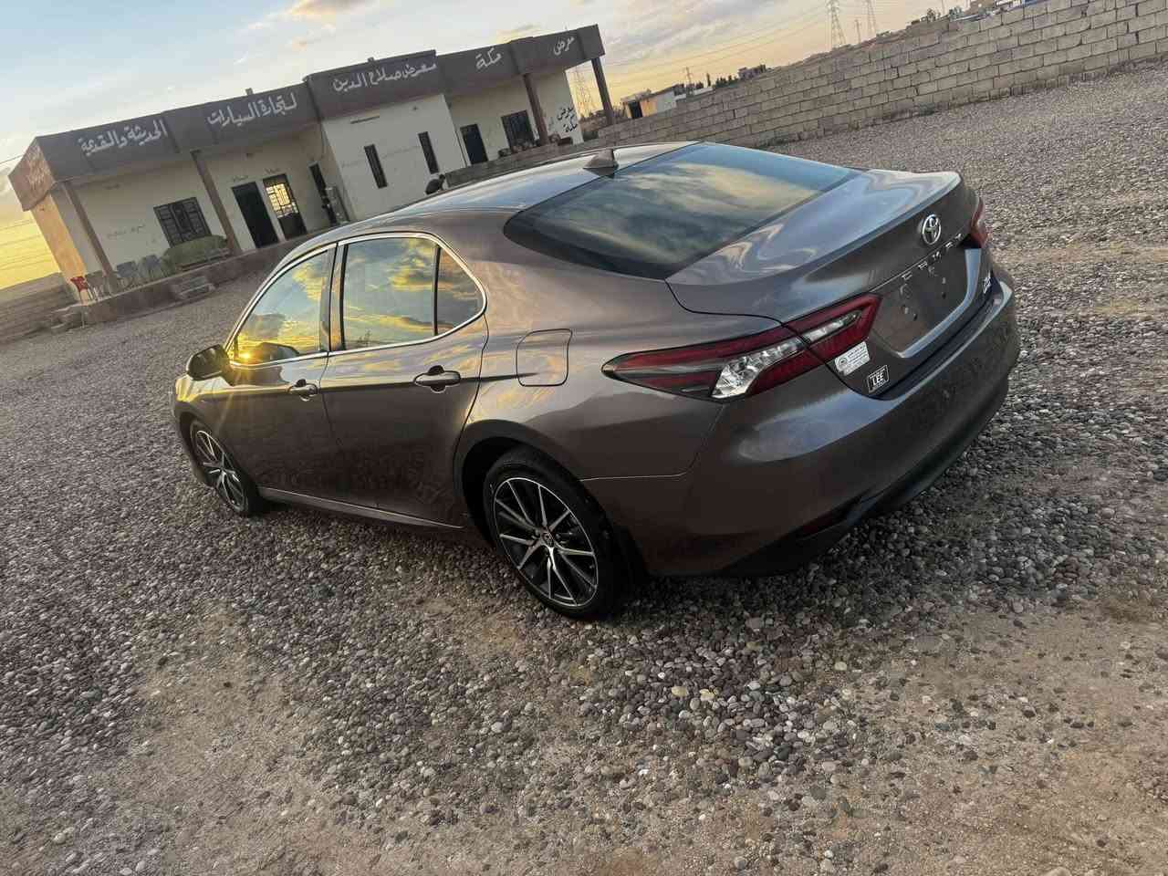 السلام عليكم كامري للبيع موديل 24 XLE ضرر 3 قطع + اتكمه بيها شقل منفيس حره ماشيه 17 الف كيلو متر مكان السياره الشرقاط السعر 160 وبي مجال للستفسار على الرقم ***********
