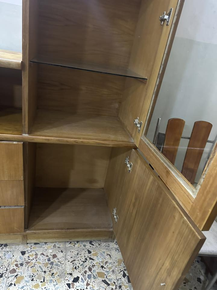 معرض للبيع ١٠٠ الف التواصل على الرقم ***********
