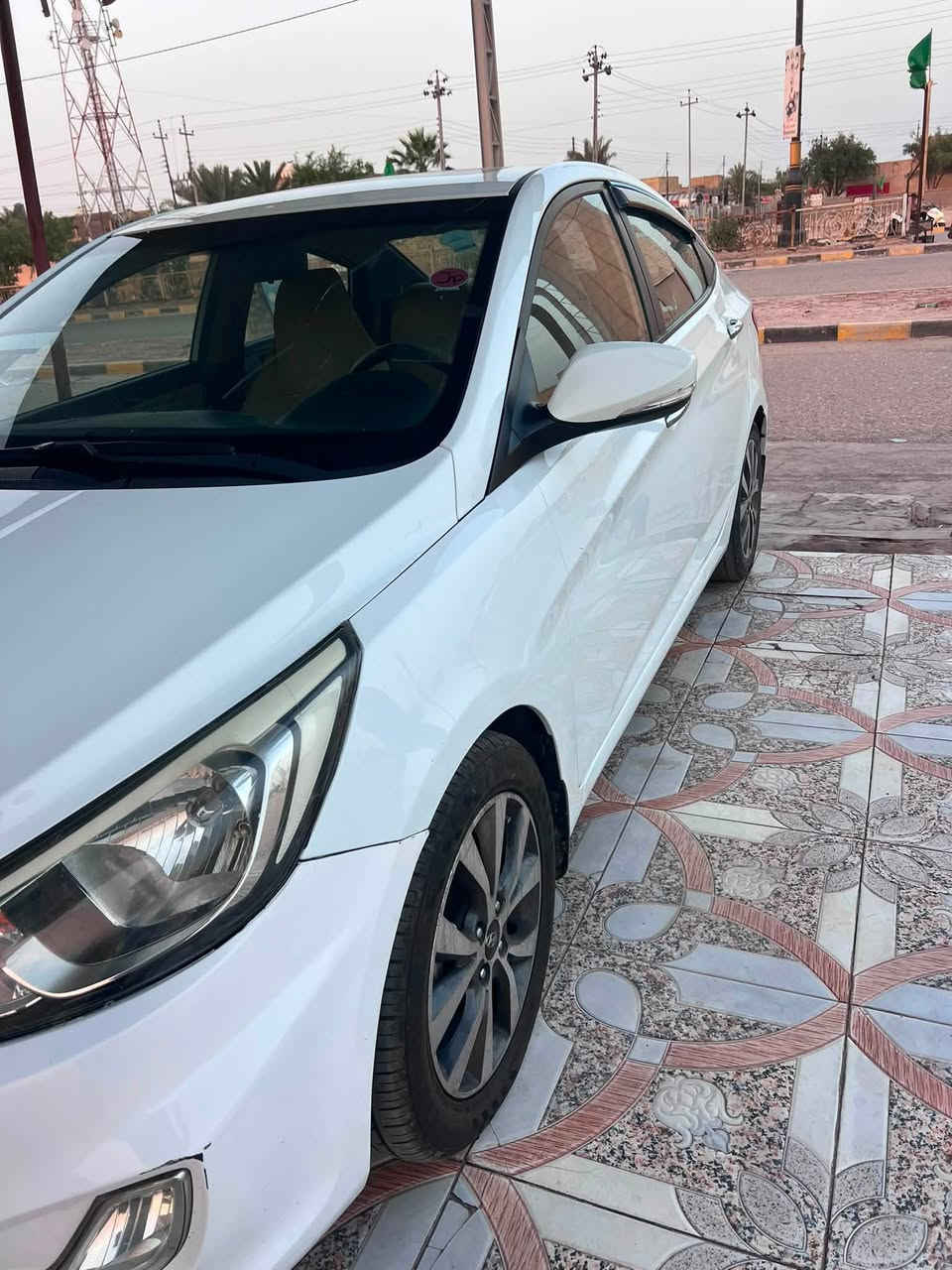 للبيع/اكسنت موديل [أدخل الموديل].. نظافة وعزم
للبيع سيارة هيونداي اكسنت، السيارة بحالة ممتازة ومواصفاتها كالتالي:
 المحرك: 1600 CC (عزم قوي واقتصادي).
 الرقم: ميسان.
 المواصفات: فول مواصفات (فتحة سقف، بصمة، شاشة، كاميرا، تحكم ستيرن، تبريد نقص طلقة، وباقي مواصفات الفل).
 الحالة: السيارة نظيفة جداً، جاهزة للاستخدام ولا تحتاج أي مصاريف.
للاستفسار والسعر، يرجى التواصل عبر الرسائل أو الاتصال على الرقم: [***********]
مكان التواجد: ميسان.
