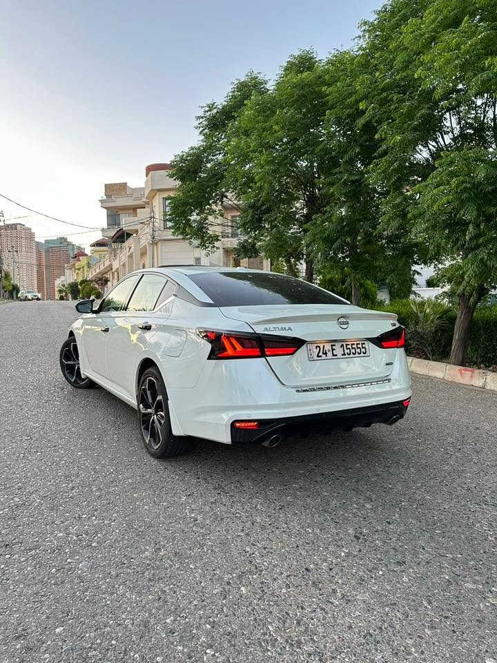 نيسان التيما  SR موديل 23 

محرك: -2500 (4 سلندر ) 

كشنات جلد

شاشة كبيره المرغوبه .  تدعم كار بلي واندرويد اوتو 

اوتو بريك امامي 

اوتو بريك خلفي 

بصمة
 
بصمة ابواب 

تشغيل عن بعد

رادار امامي وتوقف ذاتي 

رادار خلفي وتوقف ذاتي 

نظام تنبيه خروج عن المسار

كشن كهربائي السايق والي بصف السايق

ويل 19 سبورت مختوم SR

فتحت سقف

سعر 165 وبيها مجال
***********
