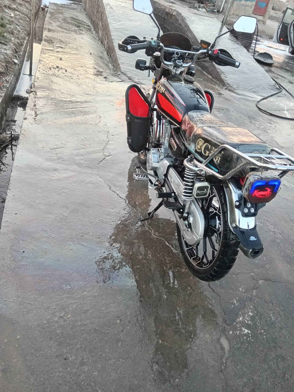 السلام عليكم موطور سيفان للبيع موديل 2024 محرك 200  شرط ما مطخوخ صبانه جاهز كهربائيات شرط جاهز السعر 700 وبيه مجال شي قليل استفسار عل رقم ***********
